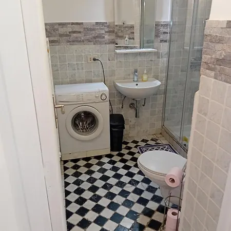 Little Garden 니스